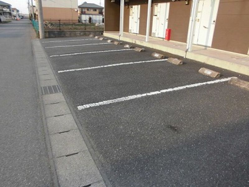 レオパレスＲｉｚｉｅｒｅ　ＭｏｎｔｅｒⅠ 駐車場