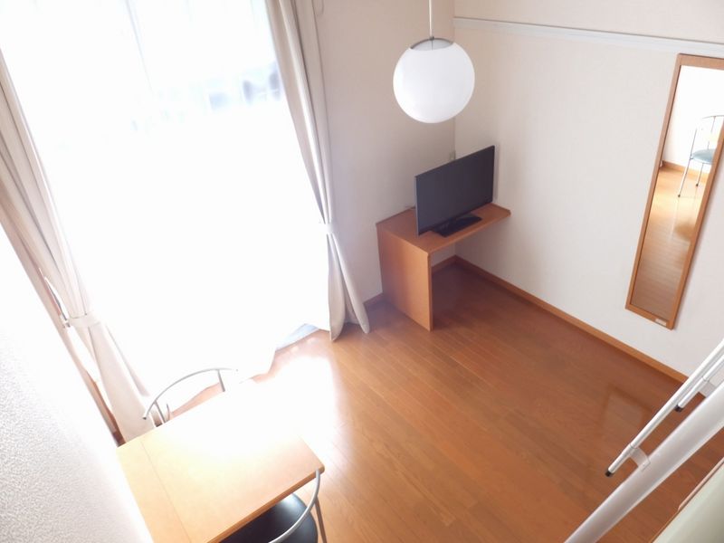 レオパレス天大南 居間
