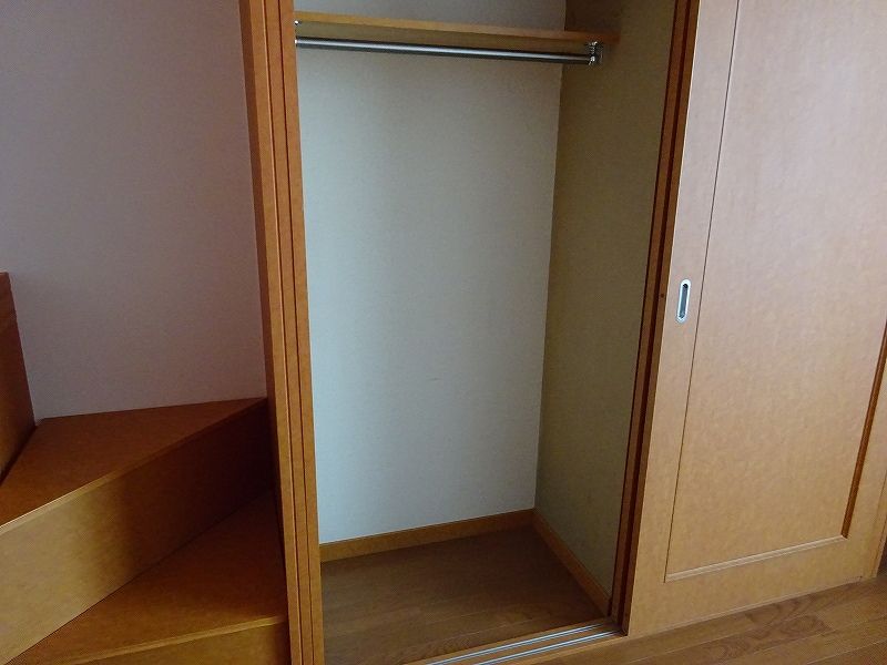 レオパレスジゴジ１ 収納