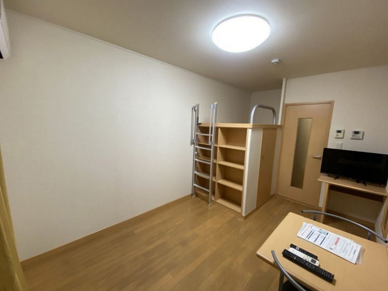 レオパレスセントラルアイ 居間