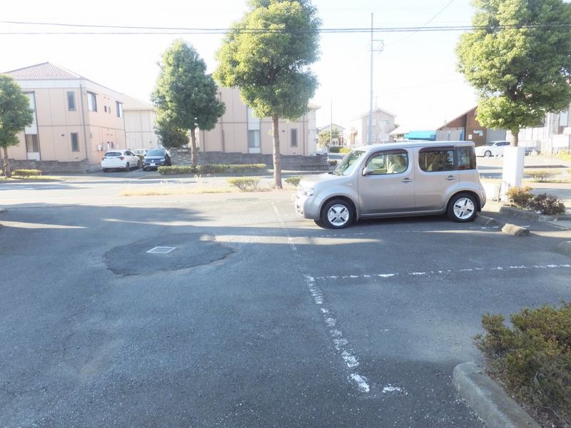 レオパレスアロマ赤坂Ⅱ 駐車場