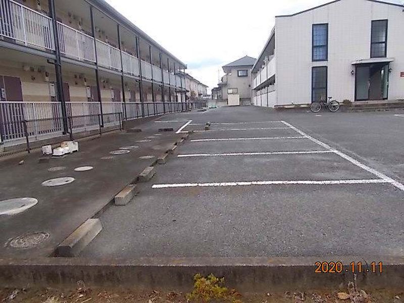 レオパレスエーレ 駐車場