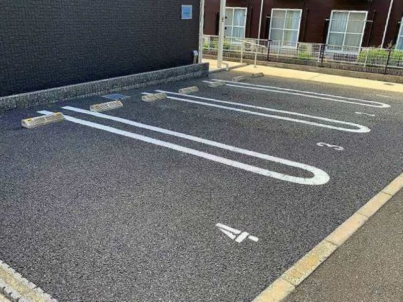 レオネクストディアコート 駐車場
