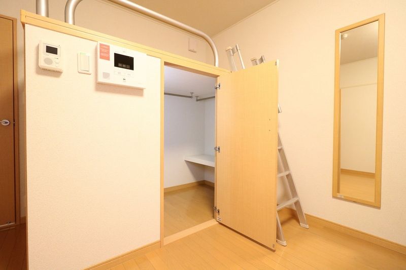 レオパレスビューテラス草内 収納