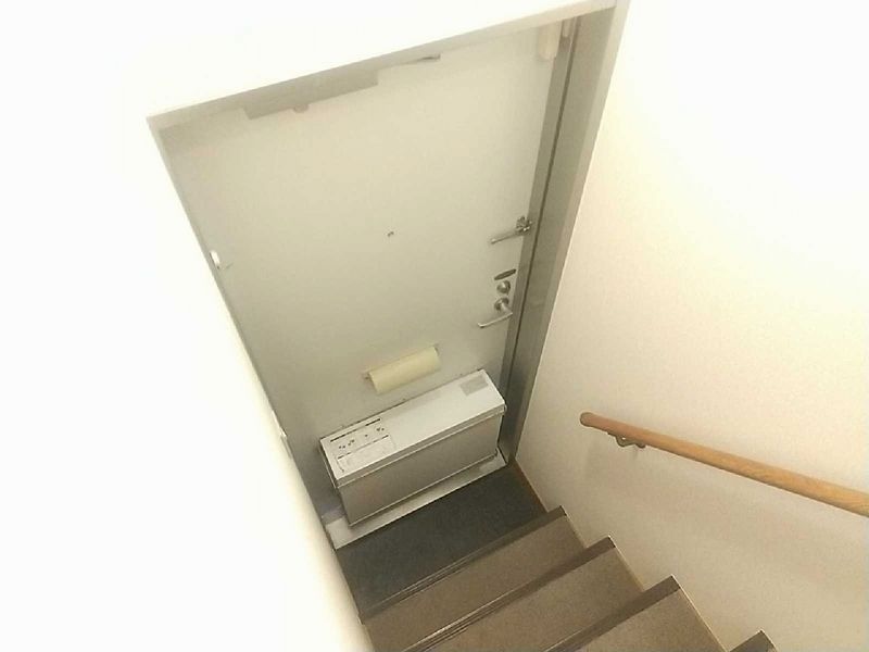 レオパレスグリーンオアシス 玄関
