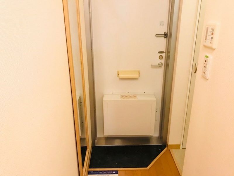 レオパレスアモーレ 玄関