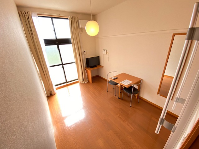 レオパレスアルプホルン 居間