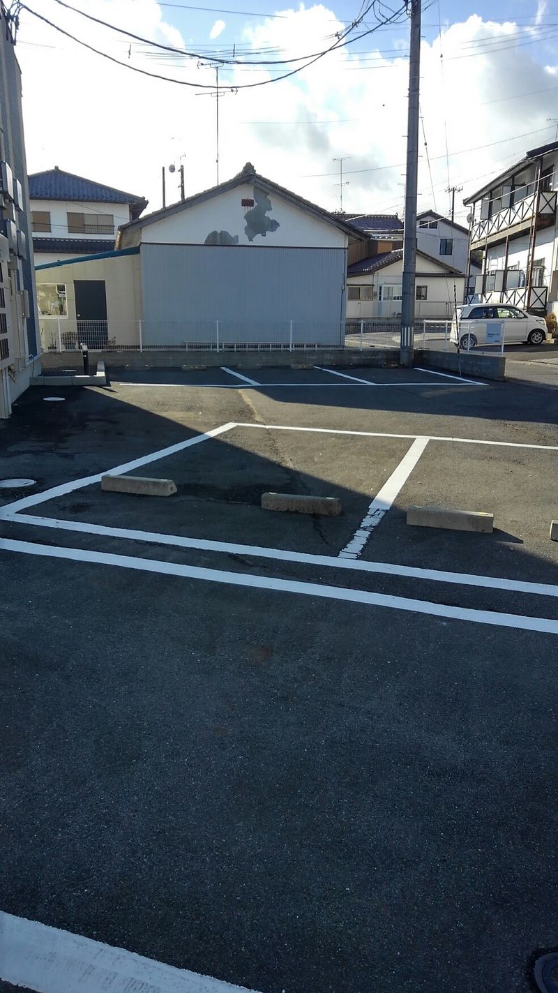 レオネクストＣＣＤ泉町 駐車場