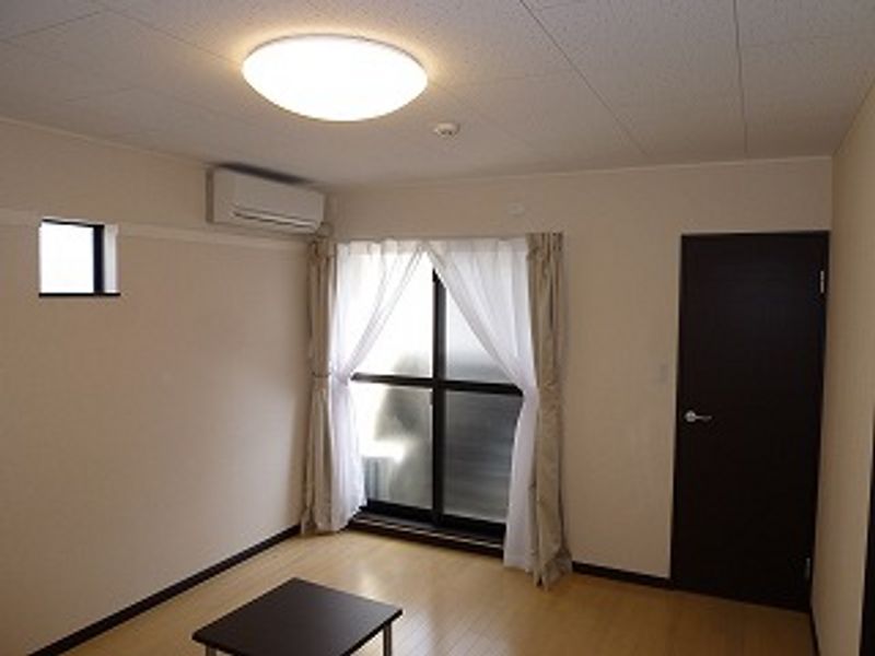 レオネクストにいざか通り 居間