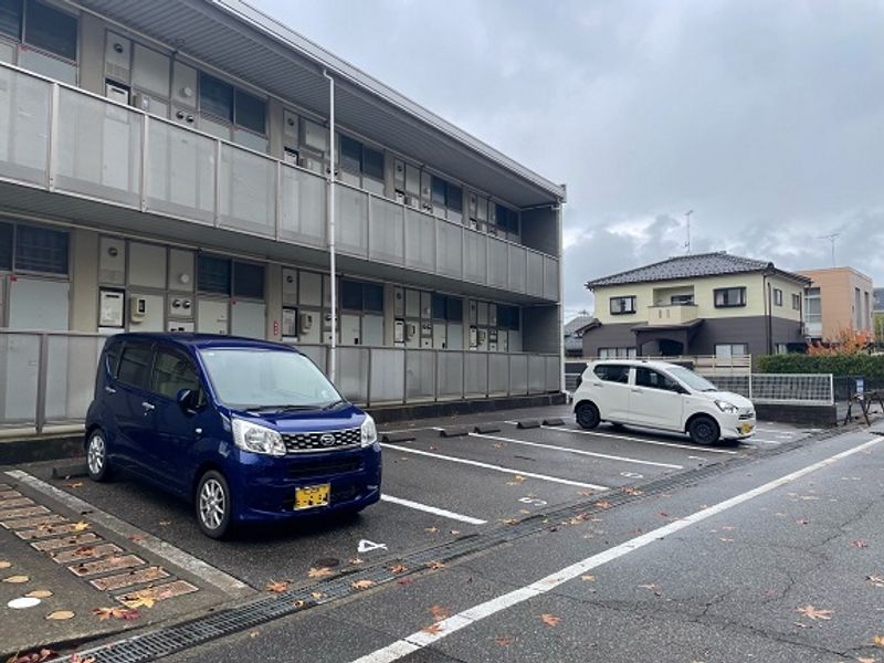 レオパレスＳＴＥＬＬＡ 駐車場