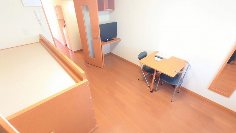 レオパレスアンプリオ　シエル 居間