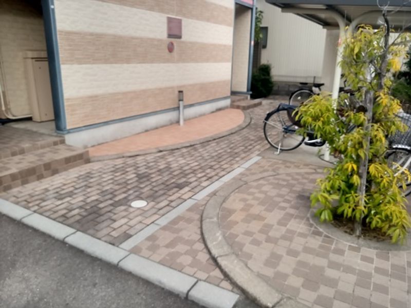 レオパレスマハロ エントランス