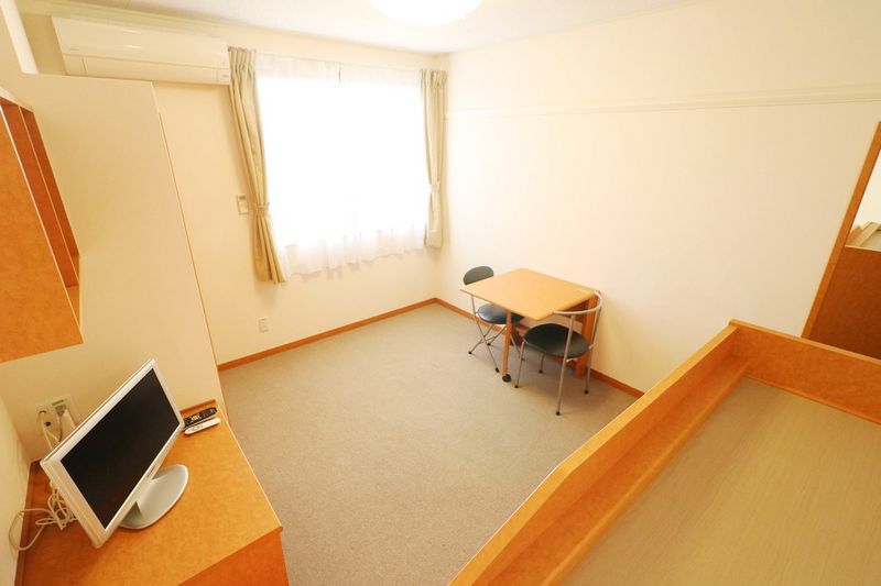 レオパレス宮司東 居間