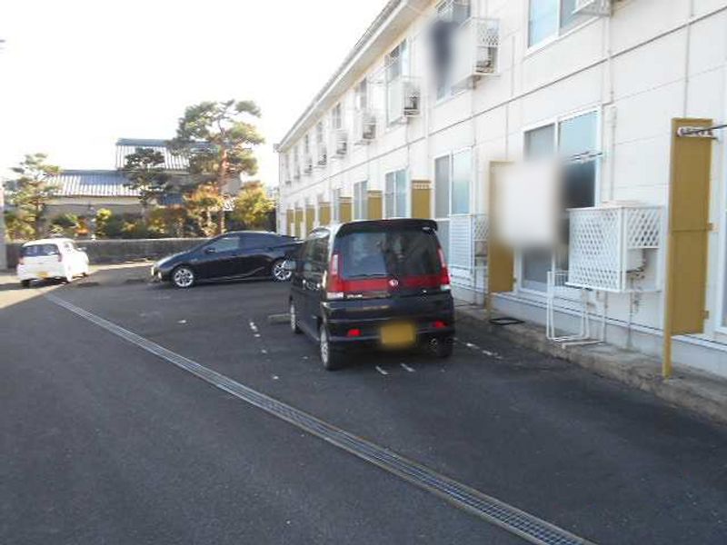 レオパレスセゾン 駐車場