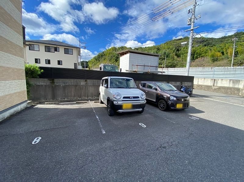 レオパレスルポ 駐車場