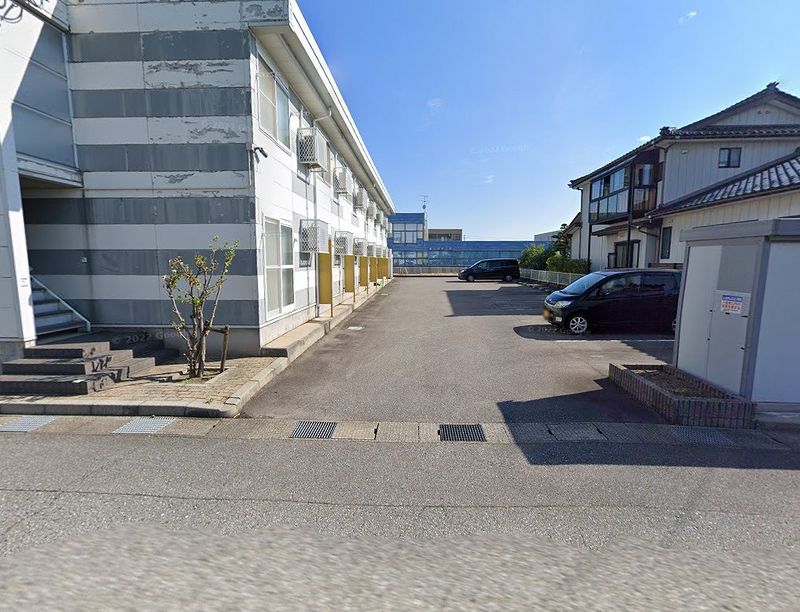 レオパレス綾田町 駐車場