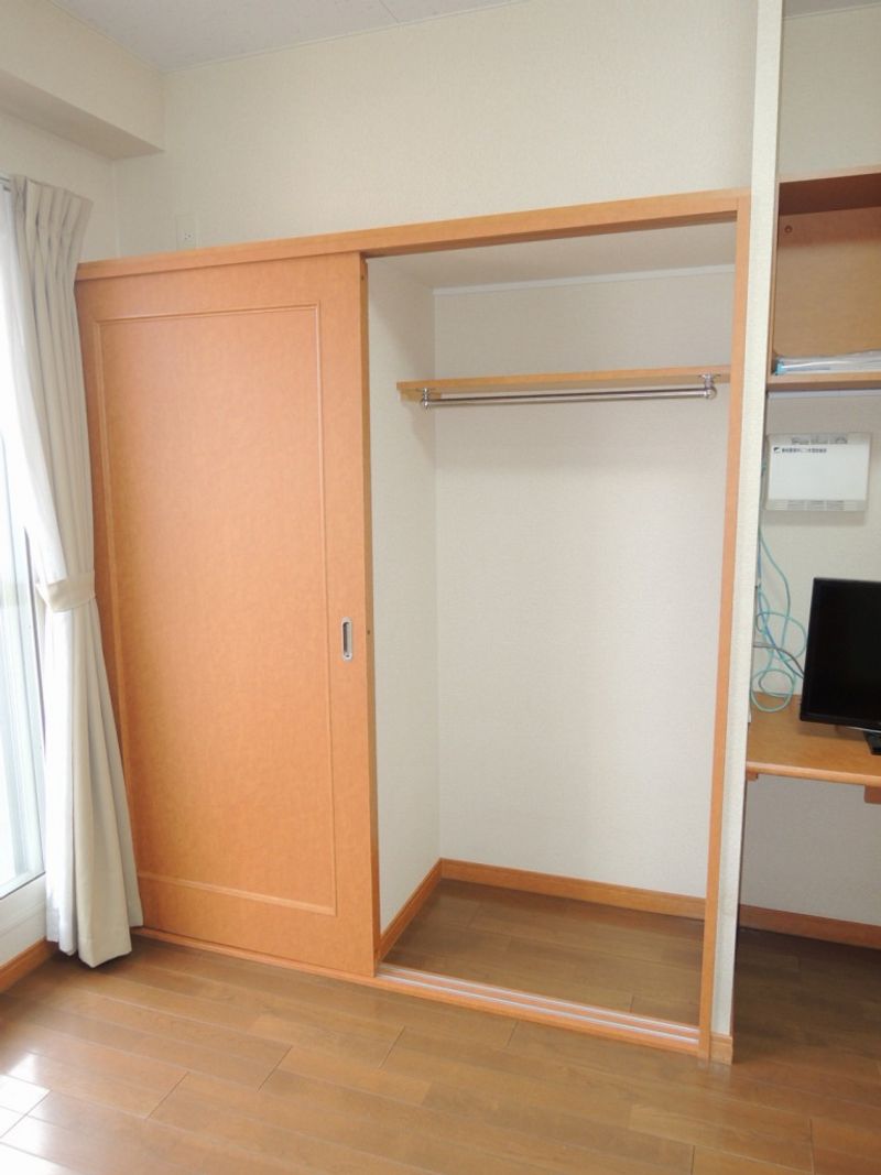 レオパレスさくら中央 収納