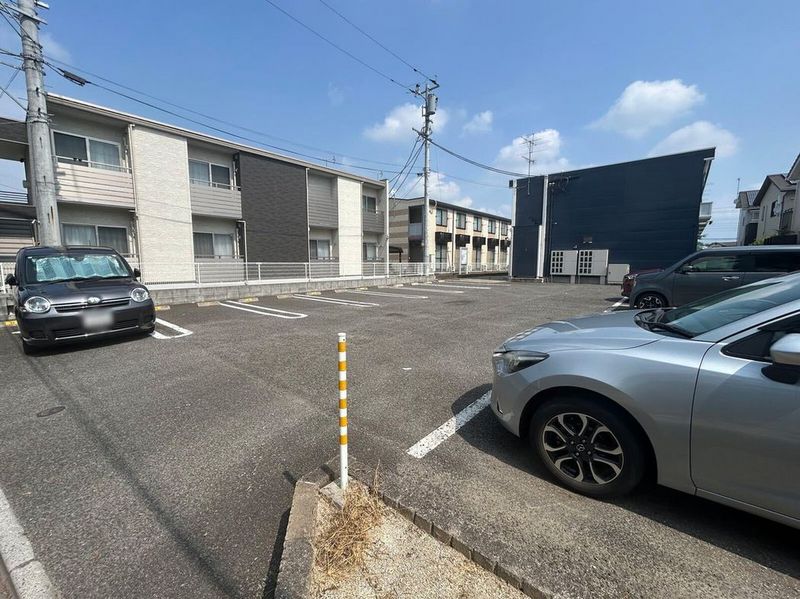 レオパレスセドナ　西福島 駐車場