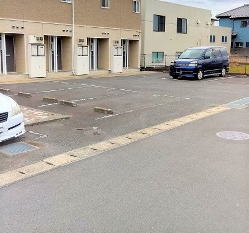 レオパレスクレセント 駐車場