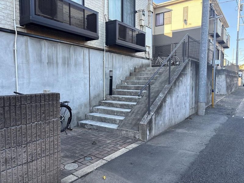 レオパレスサンフラウア エントランス