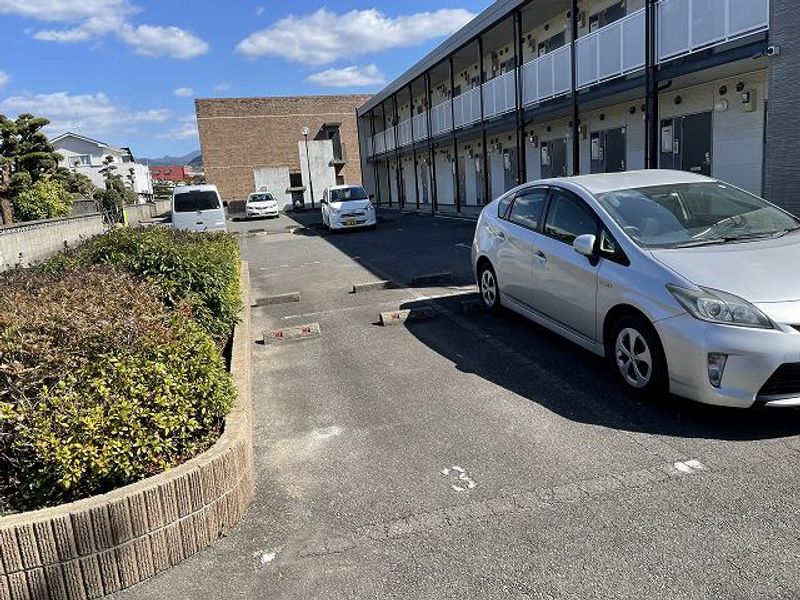 レオパレスＭｅｌａｎｇｅ 駐車場