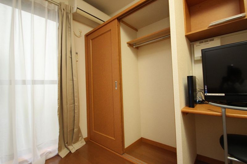 レオパレスリバーサイド室町 収納