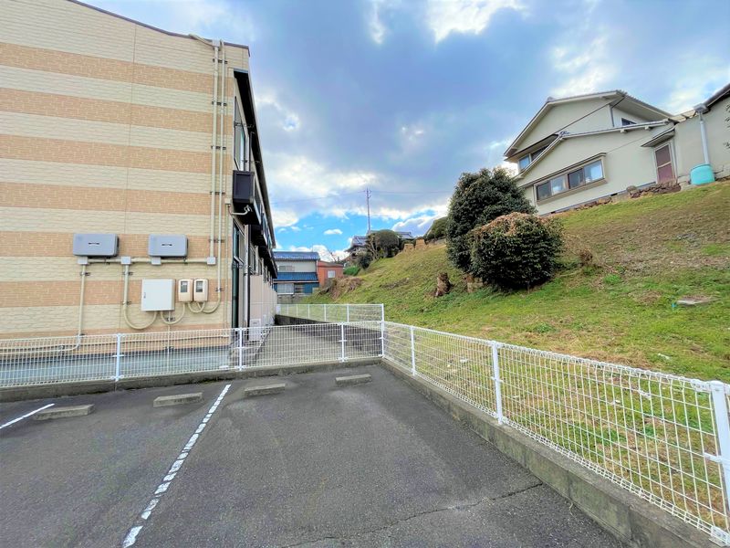 レオパレス敬愛 駐車場