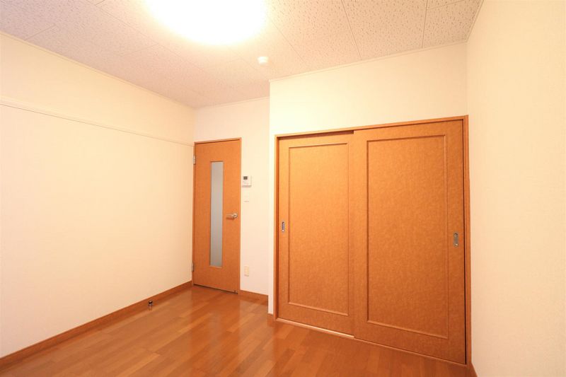レオパレス宝ヶ池 居間