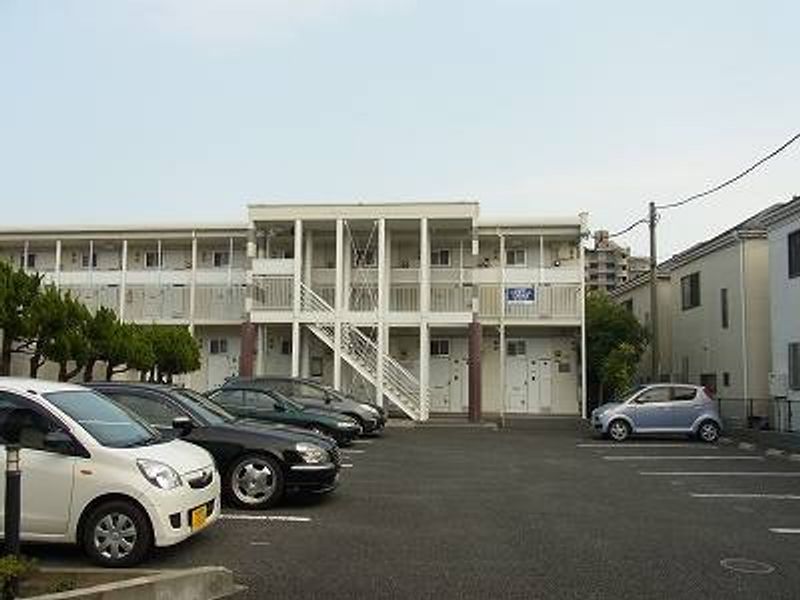 レオパレスヴェルドミール 駐車場