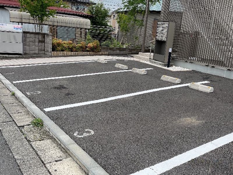 クレイノマ　メゾン相模原 駐車場