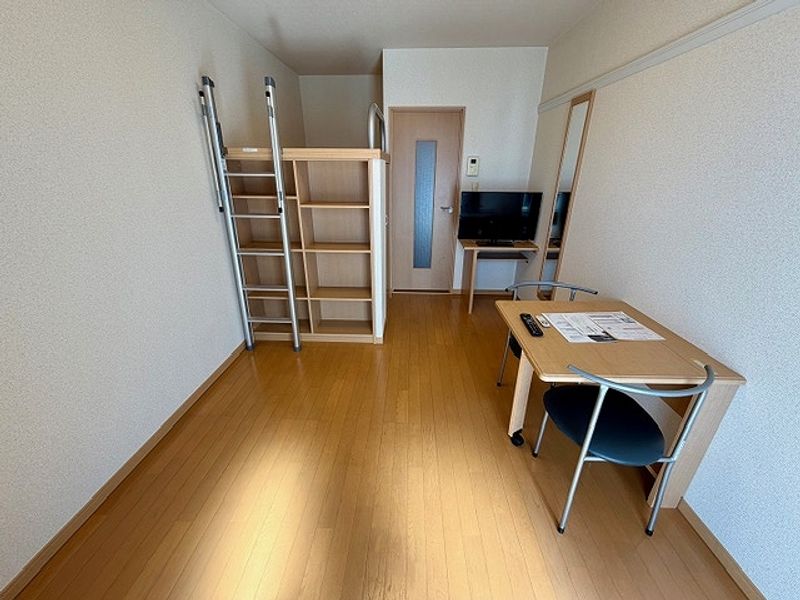 レオパレス虹 居間