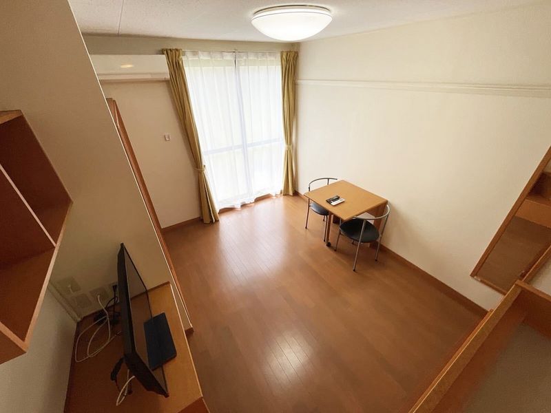 レオパレスＣＯＺＹ 居間