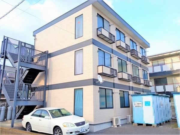 レオパレスシャルマン北越谷Ⅱ 外観