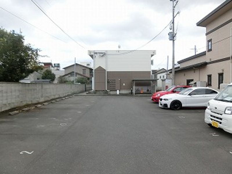 レオパレスセジュール 駐車場