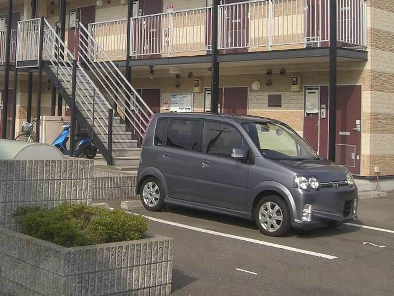レオパレスハレルヤ 駐車場