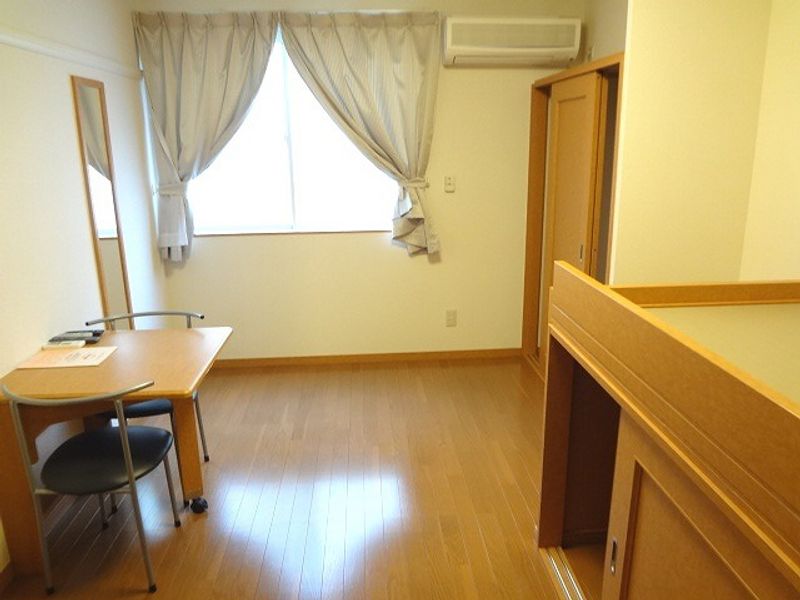 レオパレスファーシル 居間