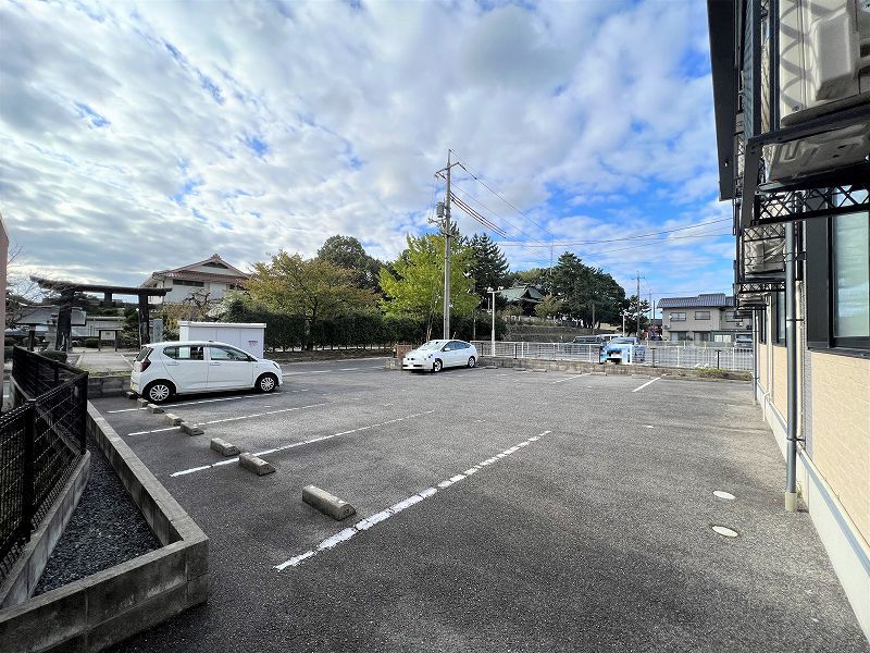レオパレス車尾 駐車場