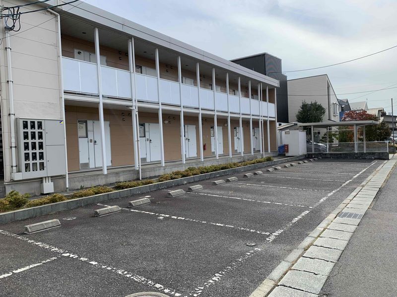 レオパレス江南 駐車場