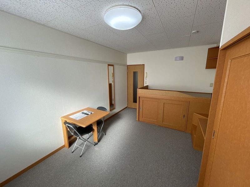 レオパレス姫山 居間