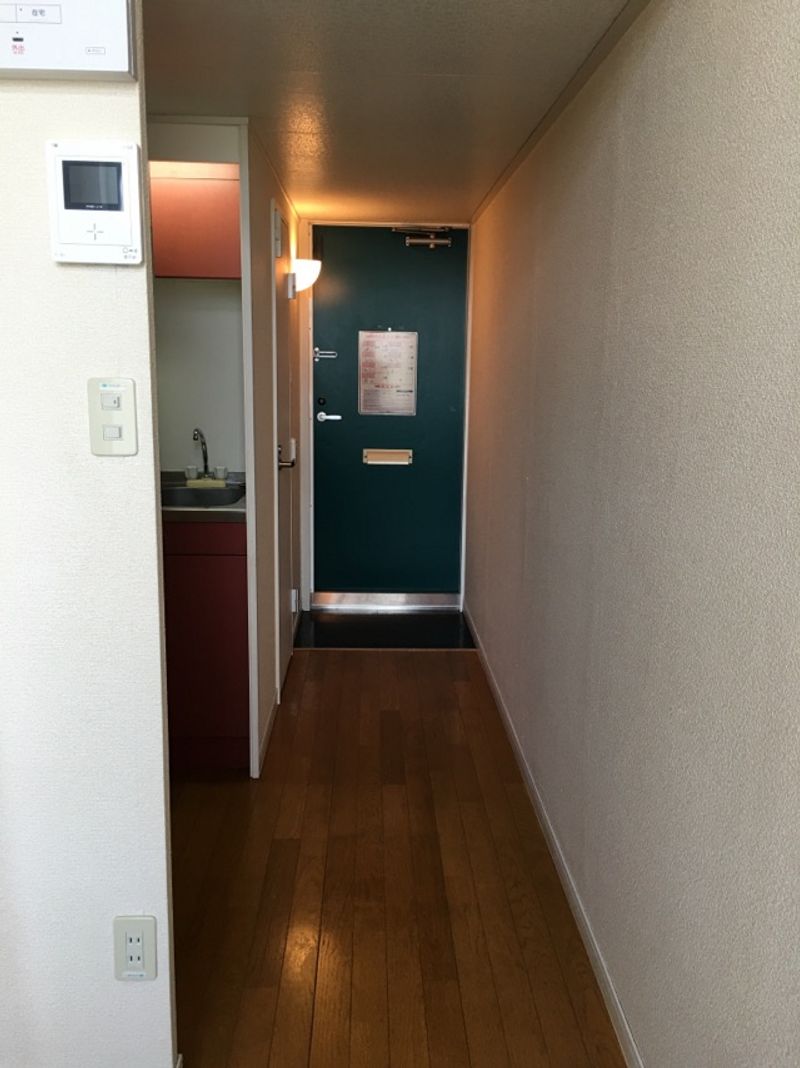 レオパレスラ・シンシア 玄関