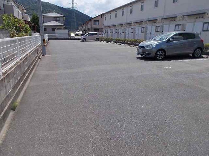 レオパレスプロシード 駐車場