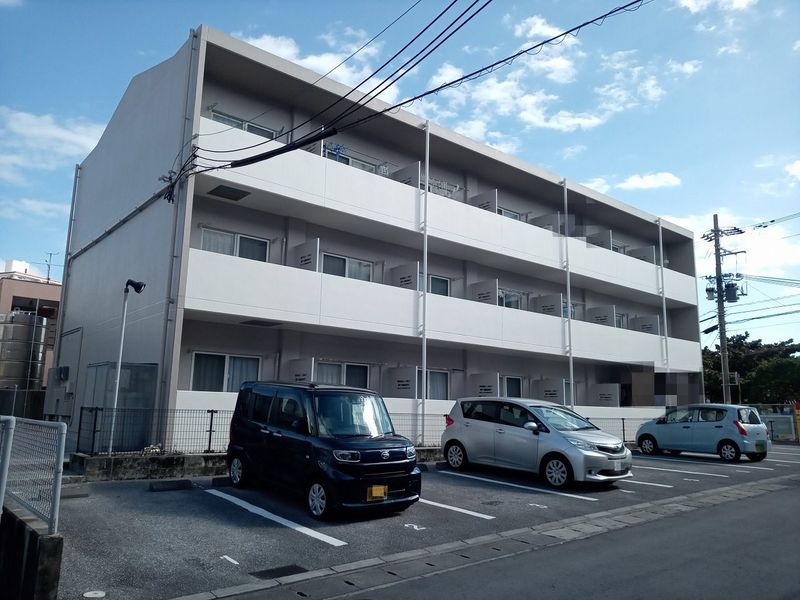 レオパレス古島ＨＩＧＡ 駐車場