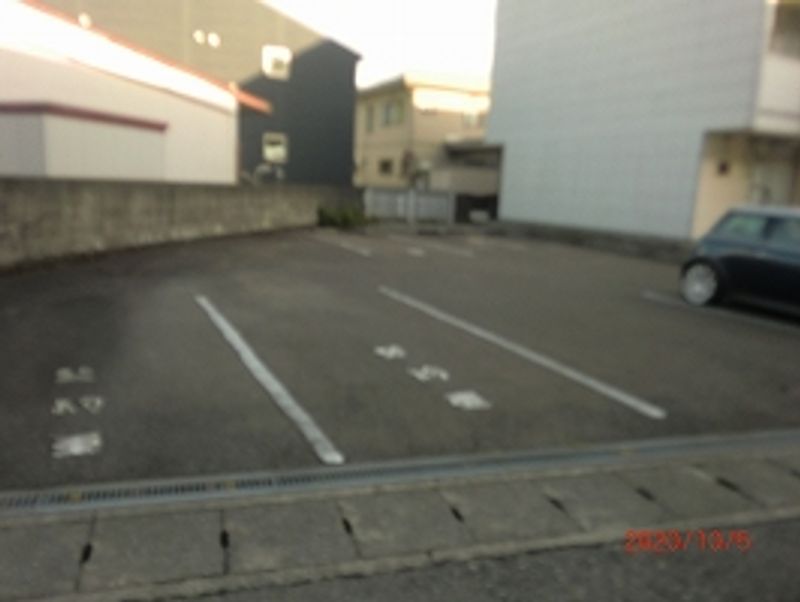 レオパレスラフィネ　丸山 駐車場