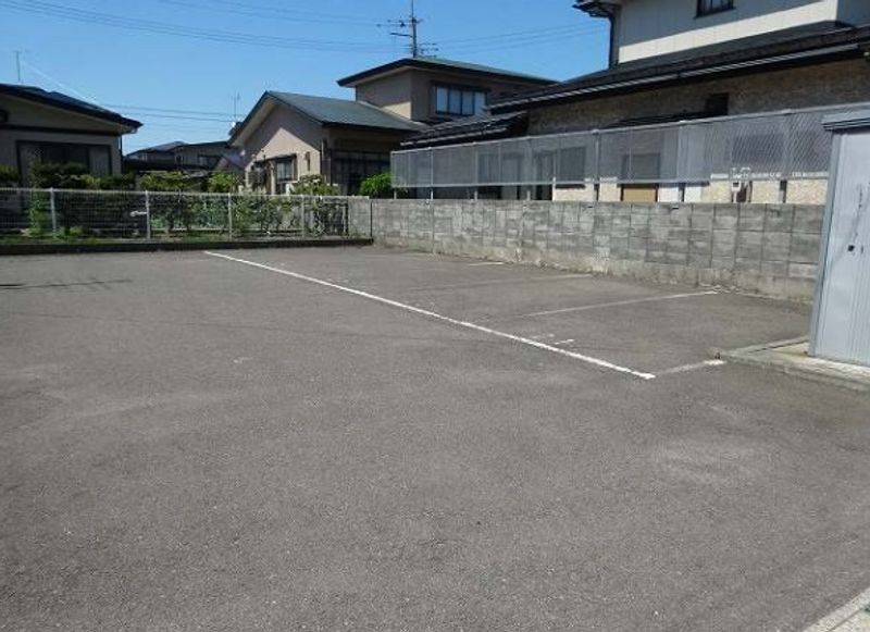 レオパレスピアチェーレ桜 駐車場