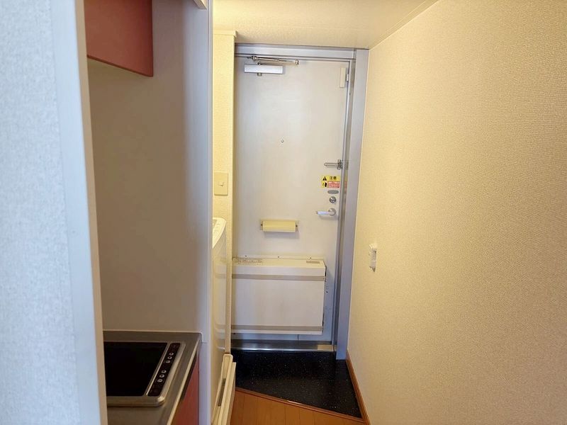 レオパレス美国 玄関