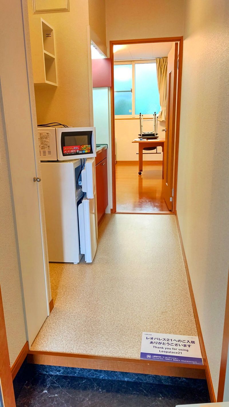 レオパレスおさつ 玄関