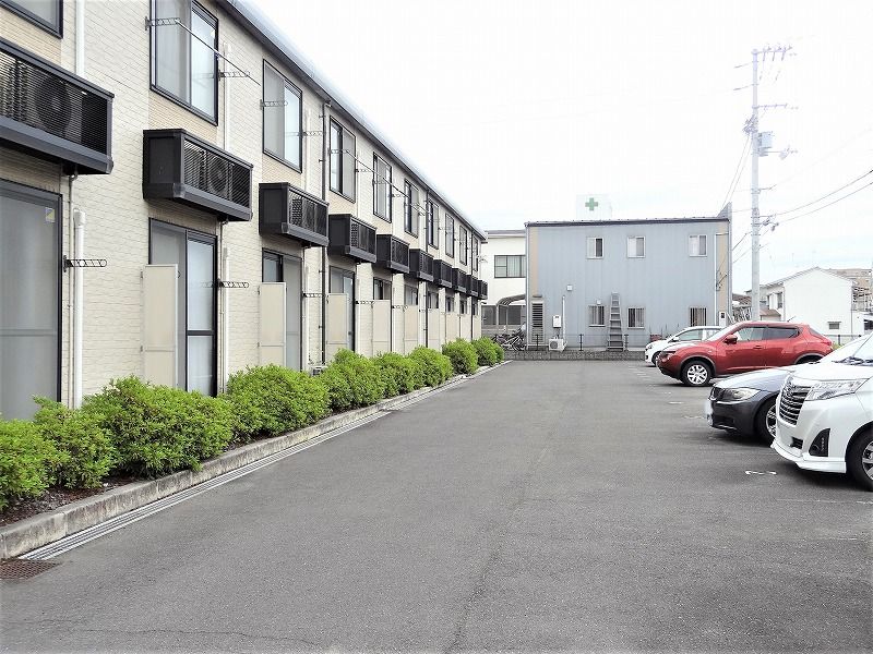 レオパレスステラ三條 駐車場