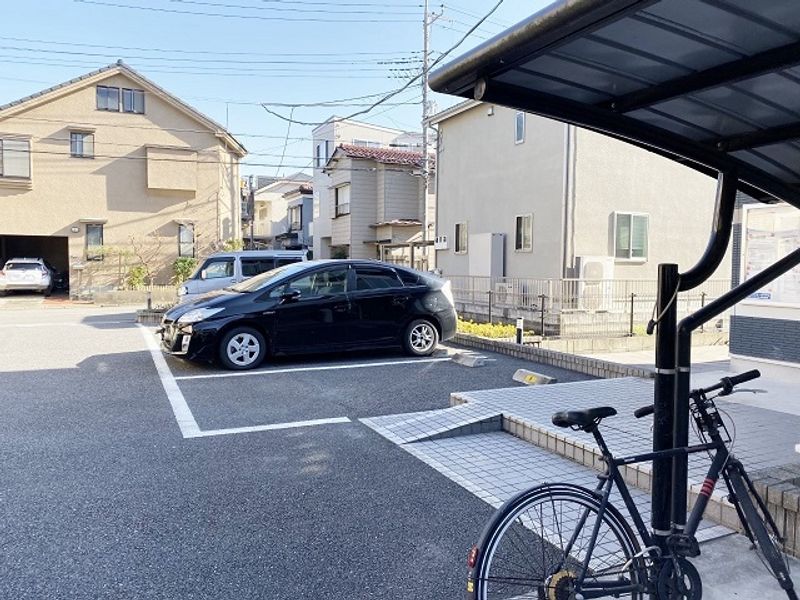 レオネクストハッピーエイトⅡ 駐車場