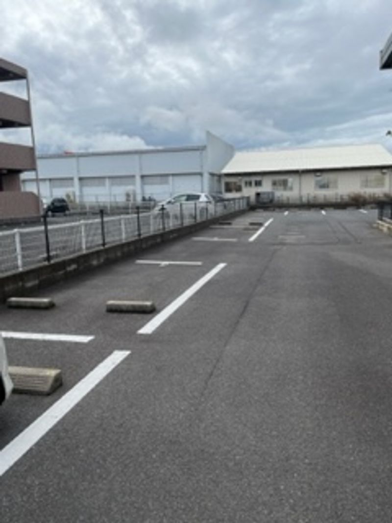 レオパレスＭＫⅡ 駐車場