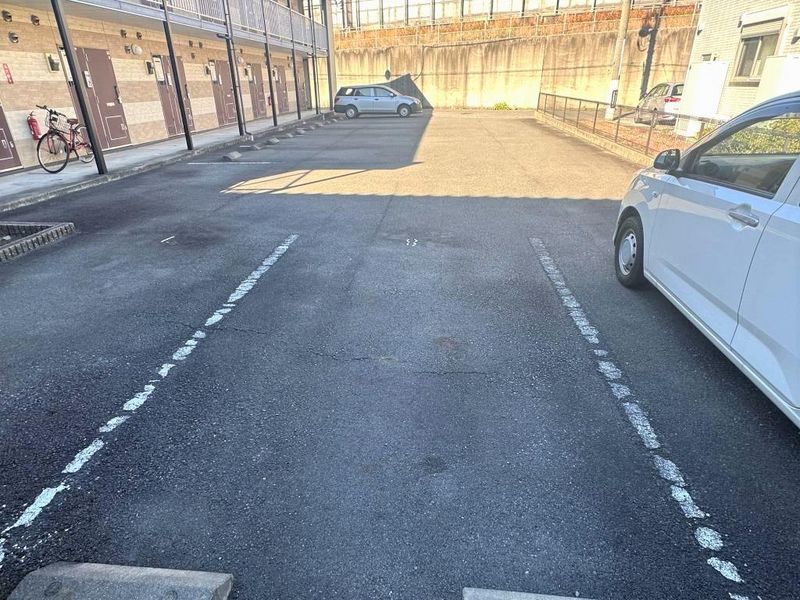 レオパレスヴォーノ 駐車場